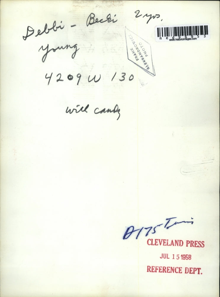 1958 Press Photo Debbie and Becki Young with candy Ohio