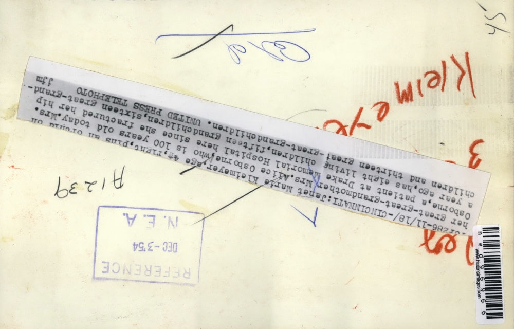 1954 Press Photo Janet Marie Kleimeyer and Mrs. Alice Osborne at Drake Hospital