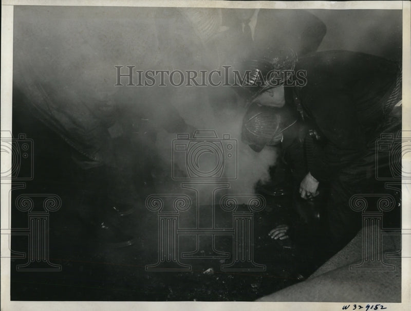 Load image into Gallery viewer, 1935 Press Photo $10 Million Dollar Capital Post Office Destroyed by Fire Washin
