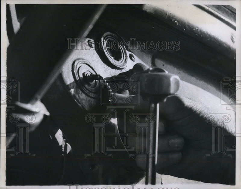 Load image into Gallery viewer, 1959 Press Photo Plunkett's Car Ignition Light Chain Nothing Wrong With It
