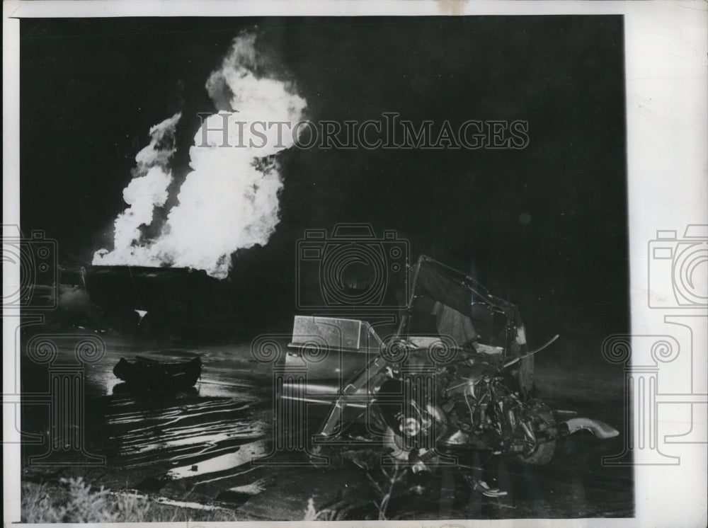 1948 Press Photo Hammond Ind burning wreck of gas truck & auto collision