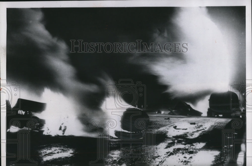 Press Photo Gary Ind burning wreck of gas tanker truck & two autos - ned97042