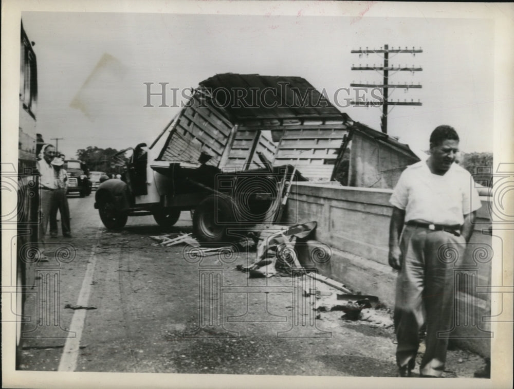 1949 Press Photo Sarasota Fla tractor trailer jack knifed over a bridge