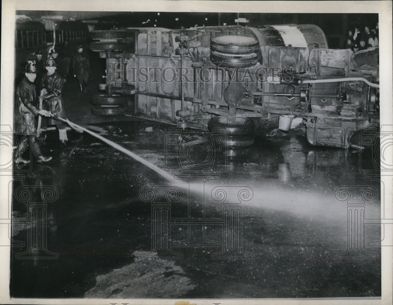 Load image into Gallery viewer, 1946 Press Photo Milwaukee Wis firemen at overturned gas tanker truck
