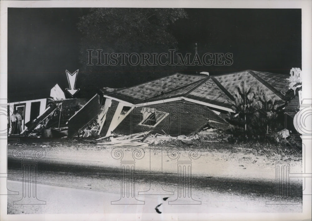 1952 Press Photo Michigan City Ind HC Heimburger house hit by semi truck