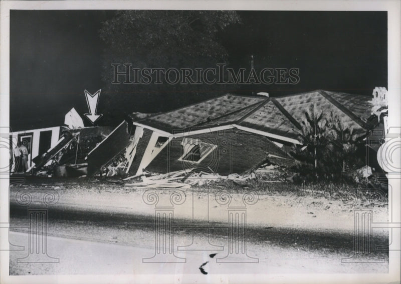 Load image into Gallery viewer, 1952 Press Photo Michigan City Ind HC Heimburger house hit by semi truck
