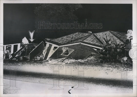 1952 Press Photo Michigan City Ind HC Heimburger house hit by semi truck