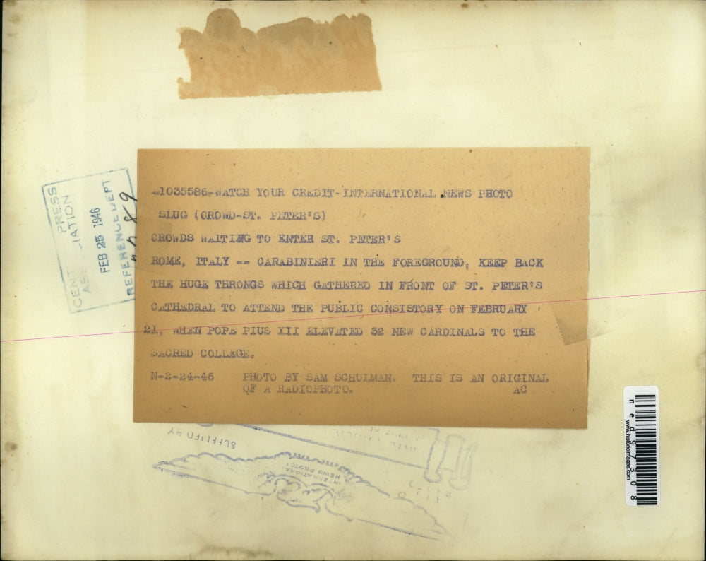 1946 Press Photo Huge Crowds Gather at St Peters Cathedral at Cardinals Elevatio