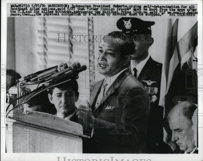 Load image into Gallery viewer, 1970 Press Photo Indonesian President Subarte Urging Self Determination Asian Co
