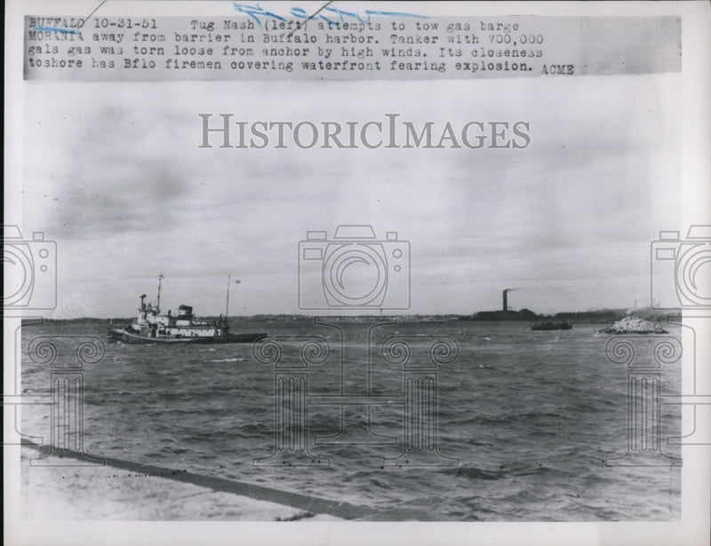 Load image into Gallery viewer, 1951 Press Photo Tug Nash (L) attempt to tow gas barge Morania away from barrier
