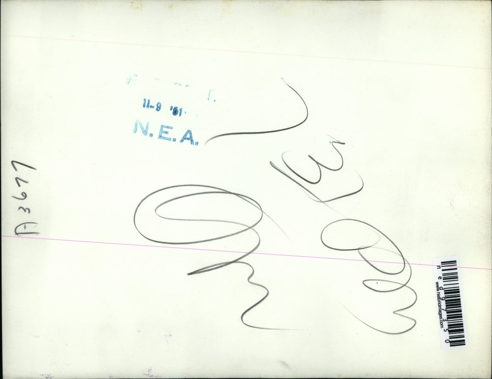 1951 Press Photo Tug Nash (L) attempt to tow gas barge Morania away from barrier