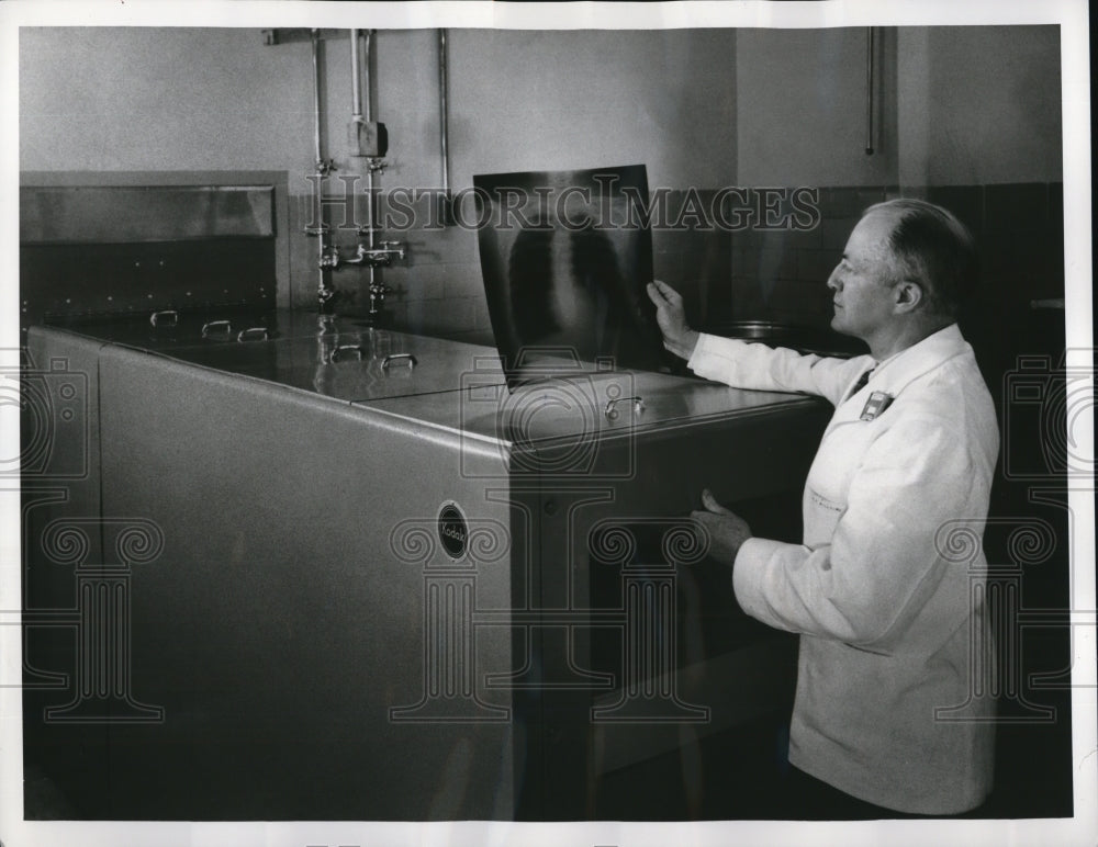1957 Press Photo The Kodak X-Omat Processor being tested for rapid processing