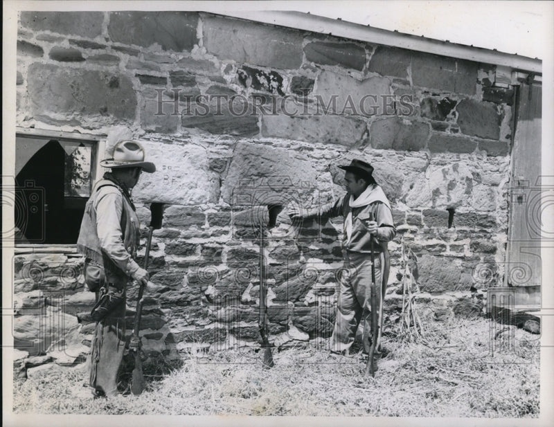 Load image into Gallery viewer, 1961 Press Photo Two guys pictured at a historic place one afternoon
