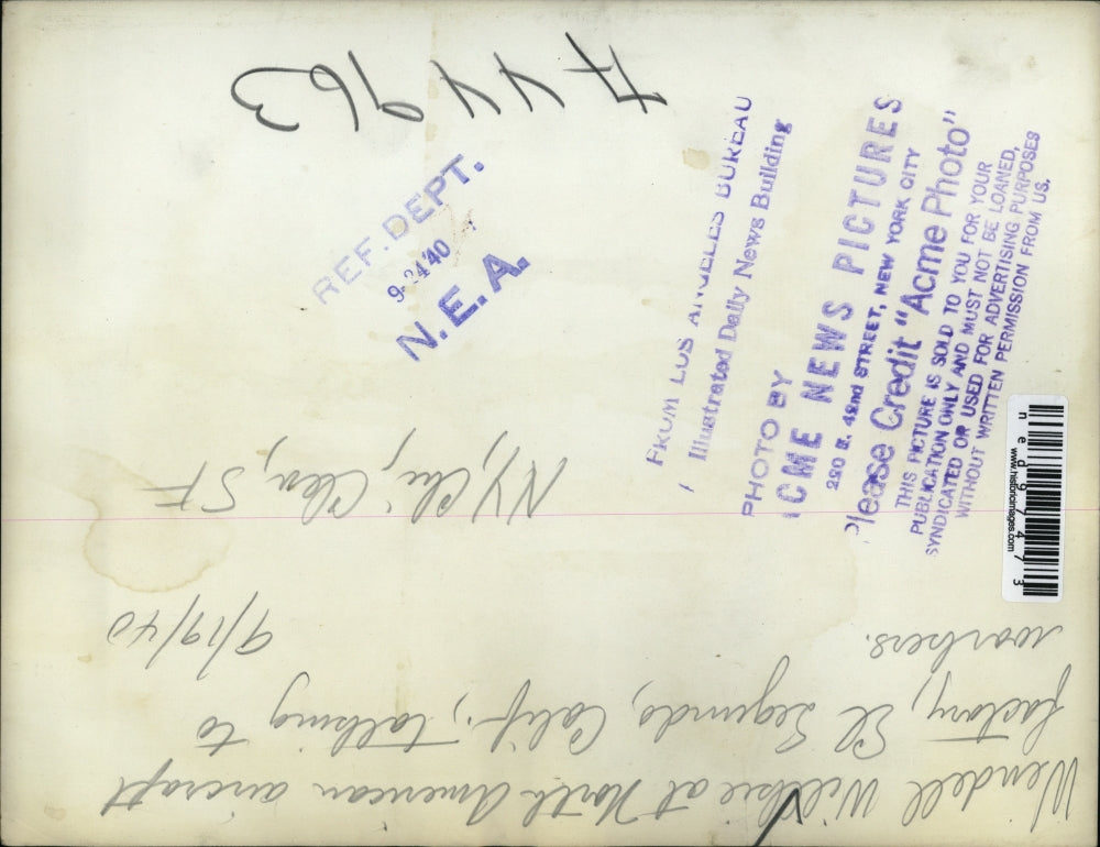 1940 Press Photo Wendell Wllkie at North American Aircraft factory w/ workers