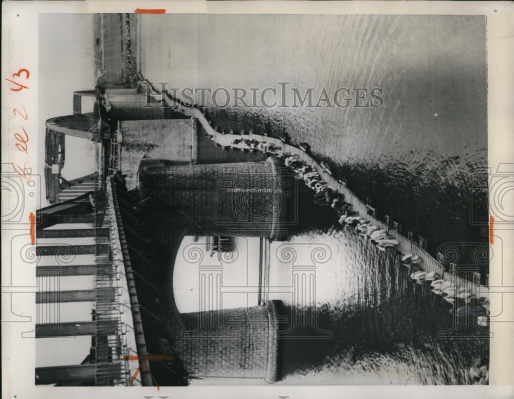 1951 Press Photo to aid Korean Refugees in escaping US Army engineers built a- Historic Images