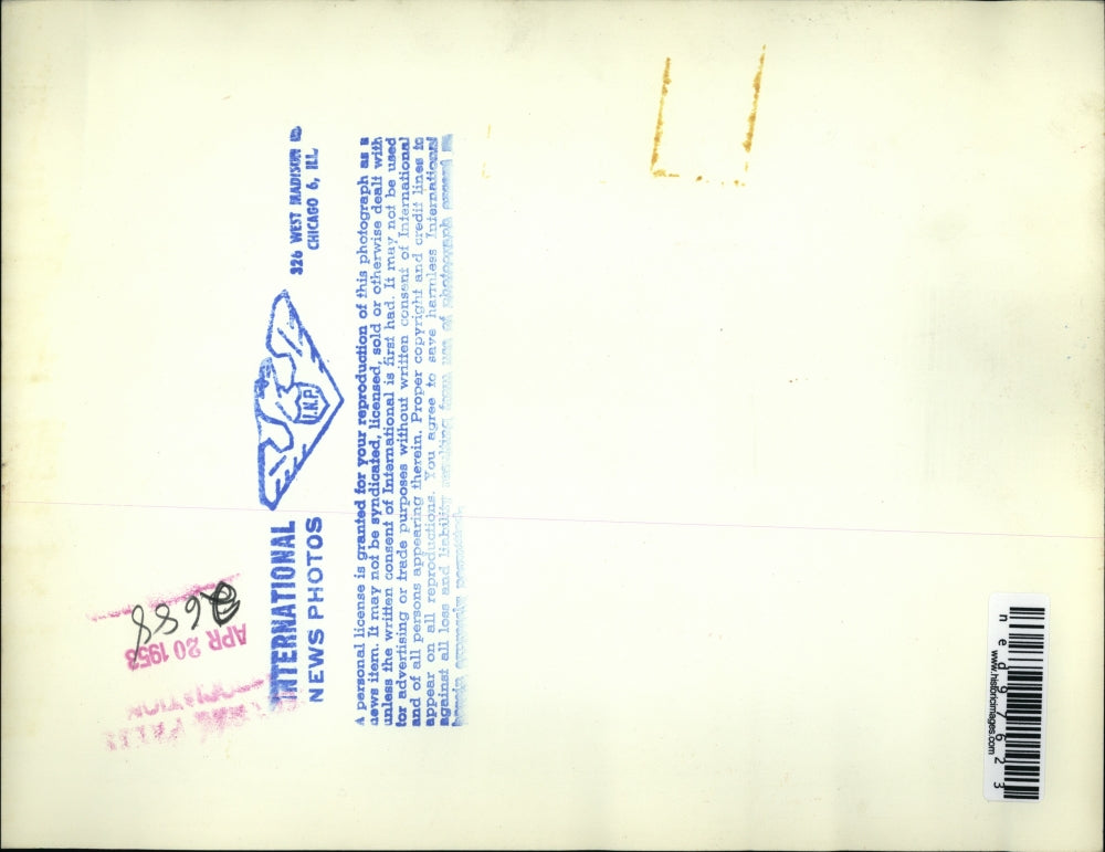 1953 Press Photo of Joseph T. Shirley presenting a gold award to Robert Fryer