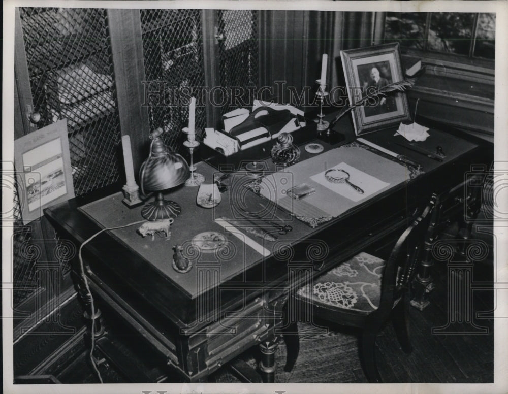 1945 Press Photo Hyde Park NY late Pres Roosevelt home desk in den- Historic Images