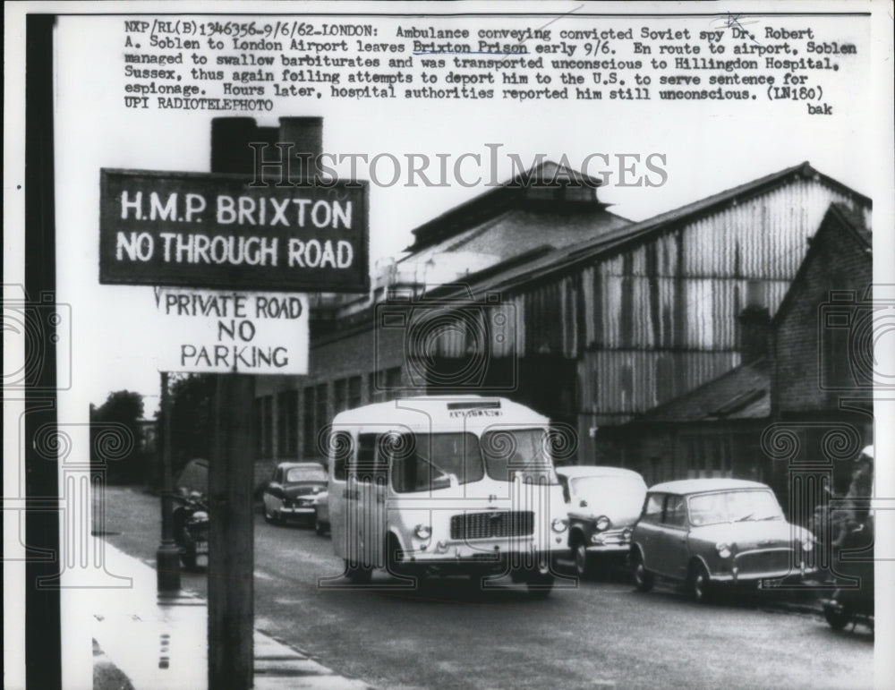 1962 Press Photo London ambulance Soviet spy Dr Rbt Soblen at Brixtom Prison