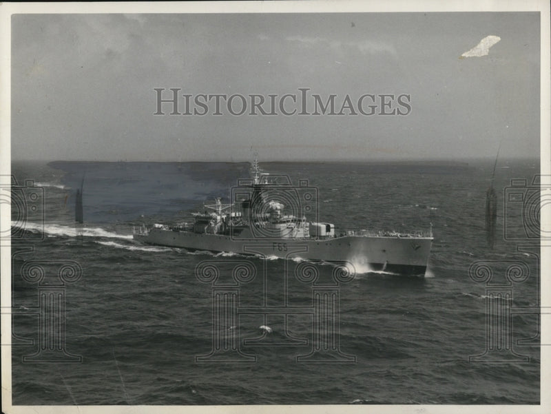 Load image into Gallery viewer, 1963 Press Photo HMS Temby in the water will arrive in Cleveland for 4 days
