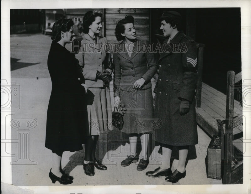 Load image into Gallery viewer, 1942 Press Photo of women who were called up to the A.T.S. during WWII.
