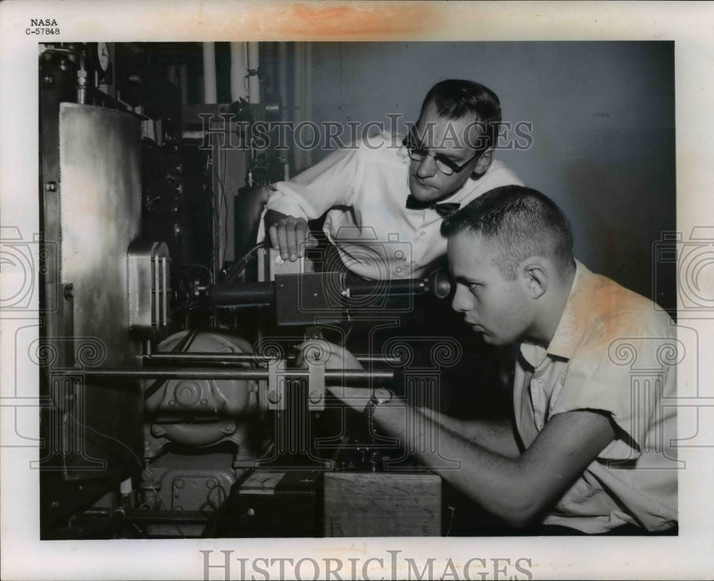 Load image into Gallery viewer, 1961 Press Photo National processing labs for NASA specimen test. Revynak &amp; P Ra
