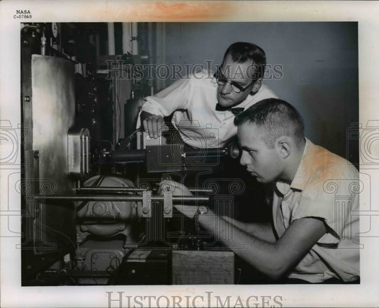 1961 Press Photo National processing labs for NASA specimen test. Revynak & P Ra