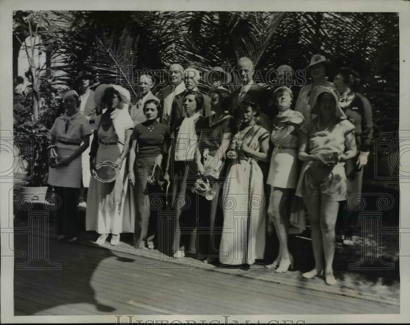 Load image into Gallery viewer, 1935 Press Photo Winners And Judges Fashion Show Palm Beach
