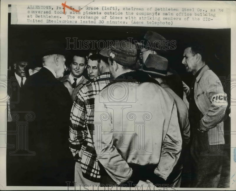 Load image into Gallery viewer, 1949 Press Photo L EG Grace,Bethlehem Steel Corp. CEO, conversed with picketers
