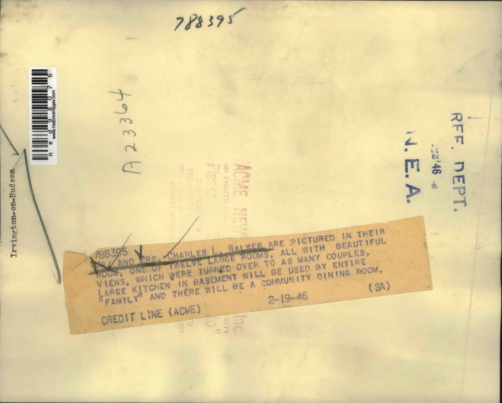 1946 Press Photo Mr & Mrs Charles L Walker at their samll home