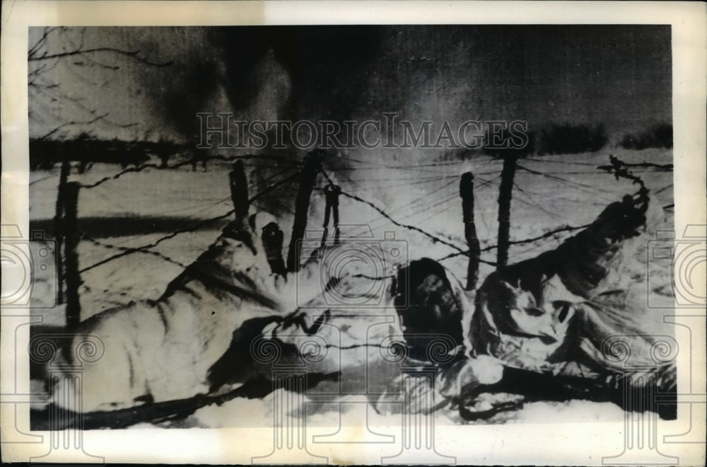 1942 Press Photo Russians continued to gain against German Troops in Snow & mud