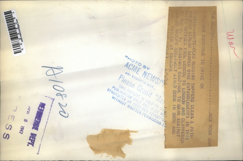 1942 Press Photo Russians continued to gain against German Troops in Snow & mud