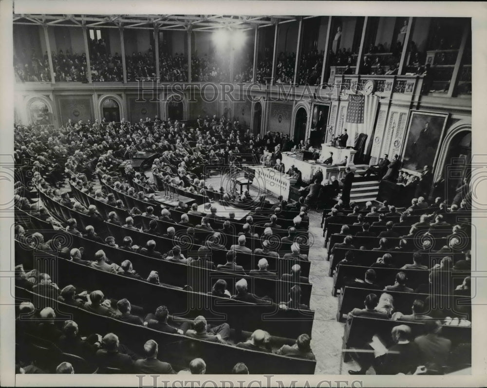 1947 Press Photo Joseph W. Martin Jr. talks to House Chamber in Washington DC