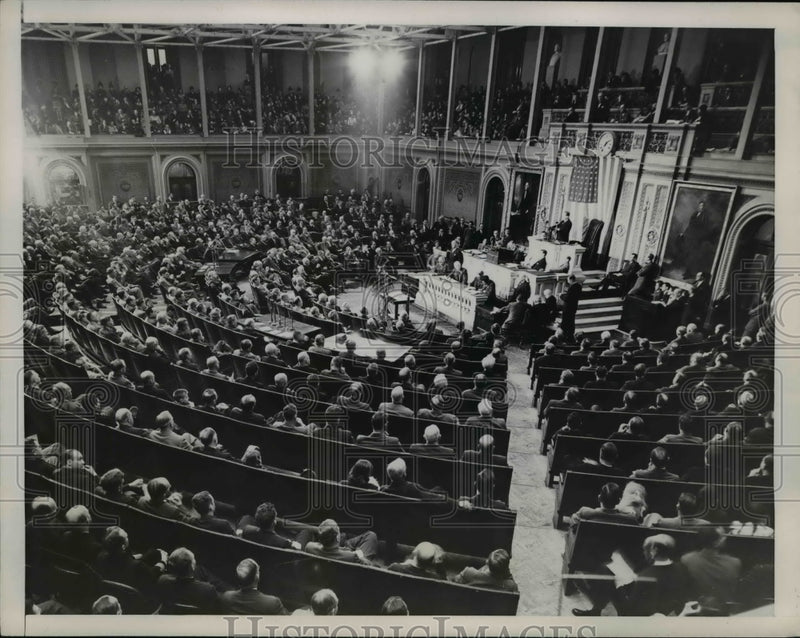 Load image into Gallery viewer, 1947 Press Photo Joseph W. Martin Jr. talks to House Chamber in Washington DC
