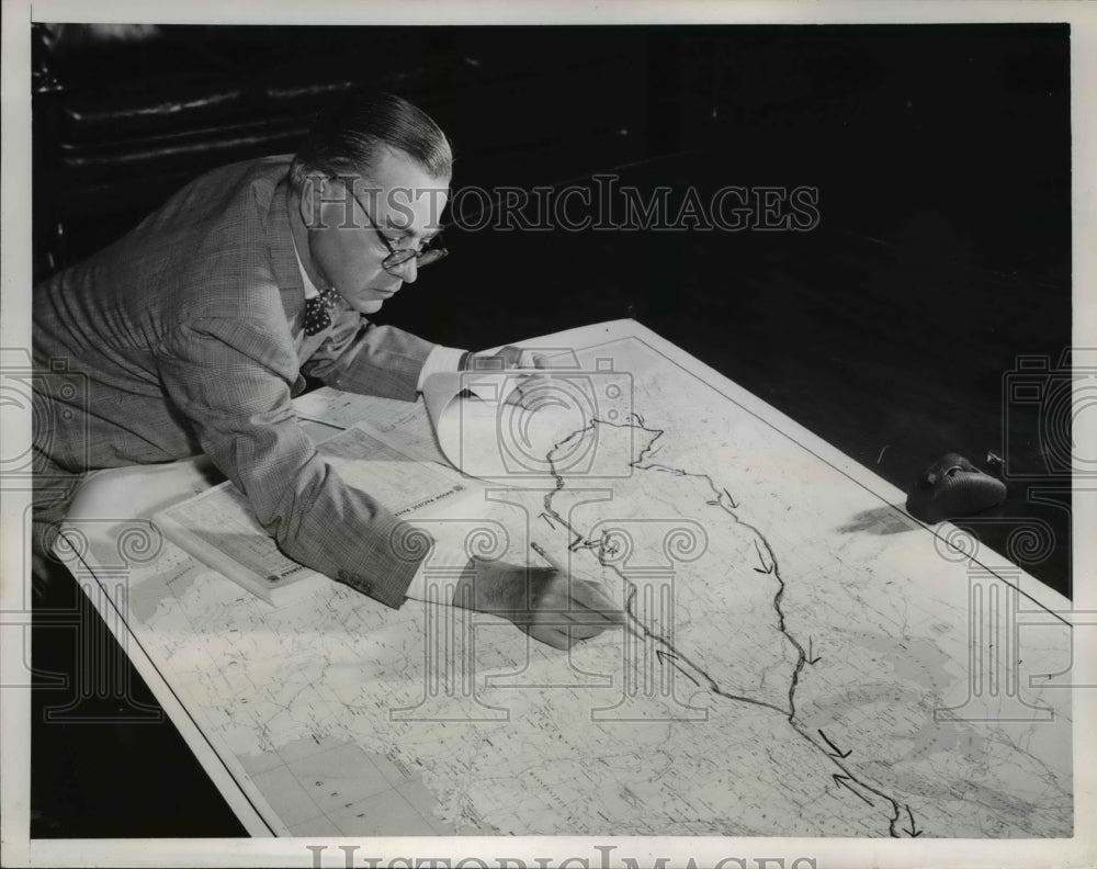 1950 Press Photo White House transportation officer Dewey Long Washington DC