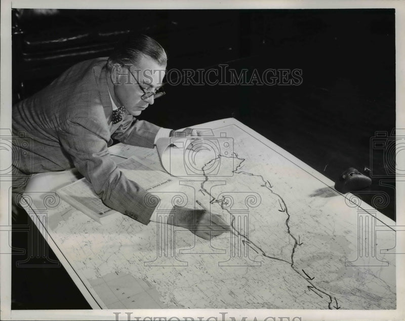 Load image into Gallery viewer, 1950 Press Photo White House transportation officer Dewey Long Washington DC
