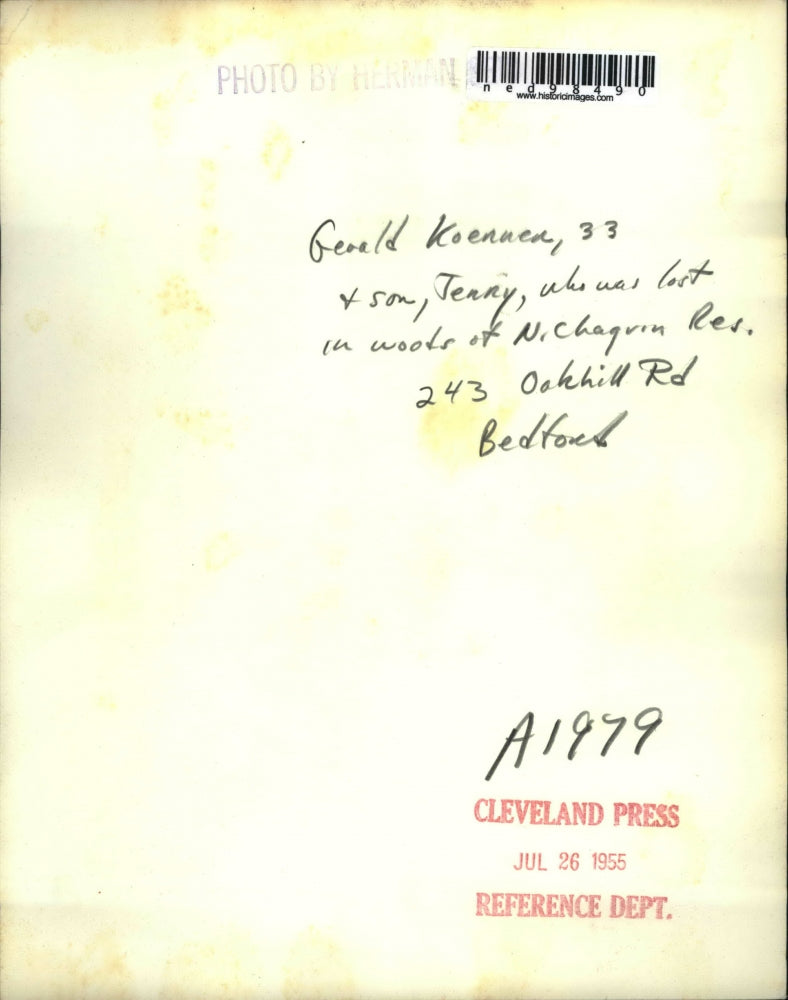 1955 Press Photo of Gerald Kenner and his son Jerry who was lost on the woods.