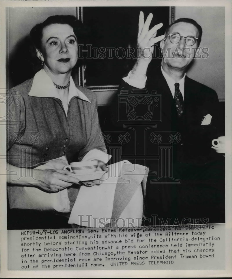 Load image into Gallery viewer, 1952 Press Photo :A Calif Sen Estes Kefauver &amp; wife arrive from Chicago

