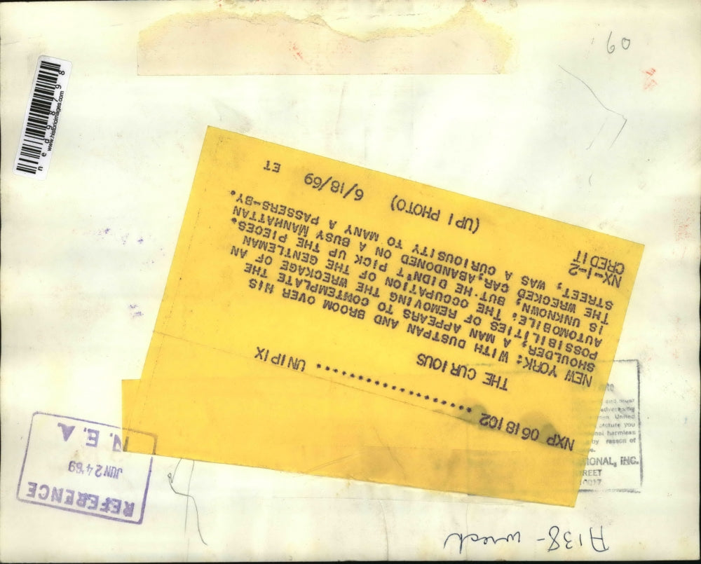 1969 Press Photo NYC man at wreck from an auto collision