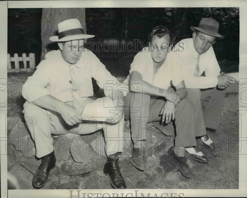 Load image into Gallery viewer, 1944 Press Photo Howard Little, Mack Abercrombie, J.S. Addy read confession
