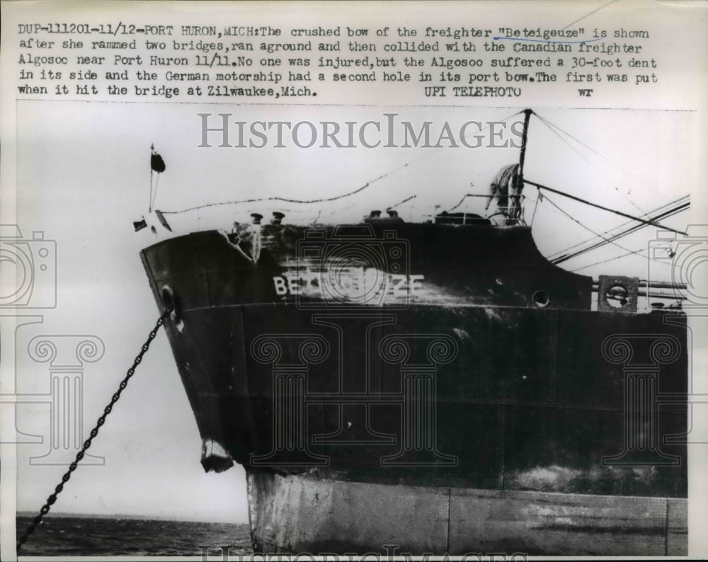 1960 Press Photo Freighter Beteigeuze Crashes Into Bridge Then Into Another Ship
