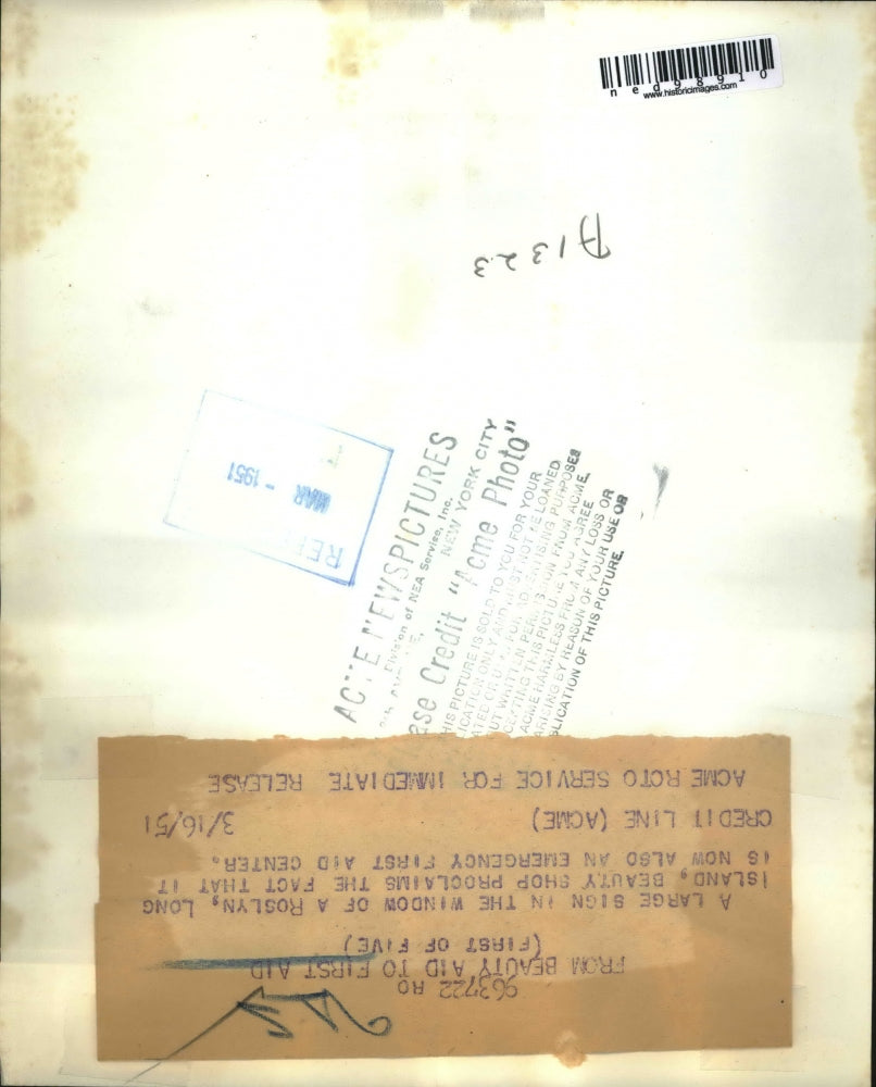 1951 Press Photo American Cross Emergency First Aid Sign Beauty Shop Long Island