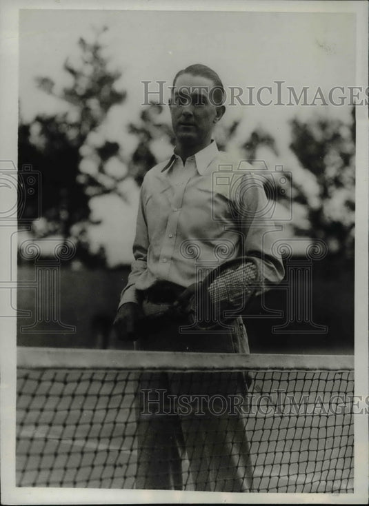 1933 Press Photo Fred C Burns newsman of Cinncinati Ohio at tennis