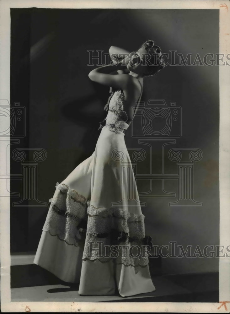 Load image into Gallery viewer, 1938 Press Photo Modernized version of the bell skirt
