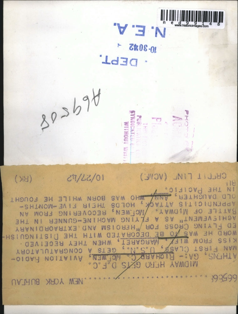 1942 Press Photo Battle of Midway Pilot Richard C. McEwen with Family