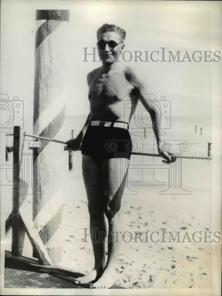 Load image into Gallery viewer, 1935 Press Photo Eugene Vidal, US Air Commerce Director at Miami Beach
