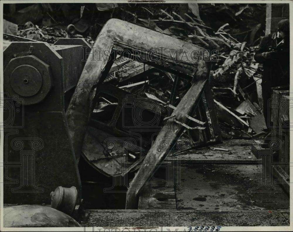 1937 Press Photo Car Crushed by Mechanical Smasher &quot;Big Benny&quot; New York Junkyard- Historic Images