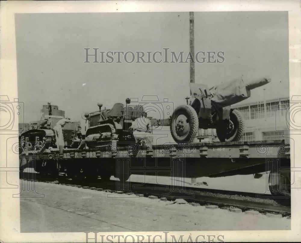 1945 Press Photo Ship war materials to the Pacific Coast to carry on the war- Historic Images