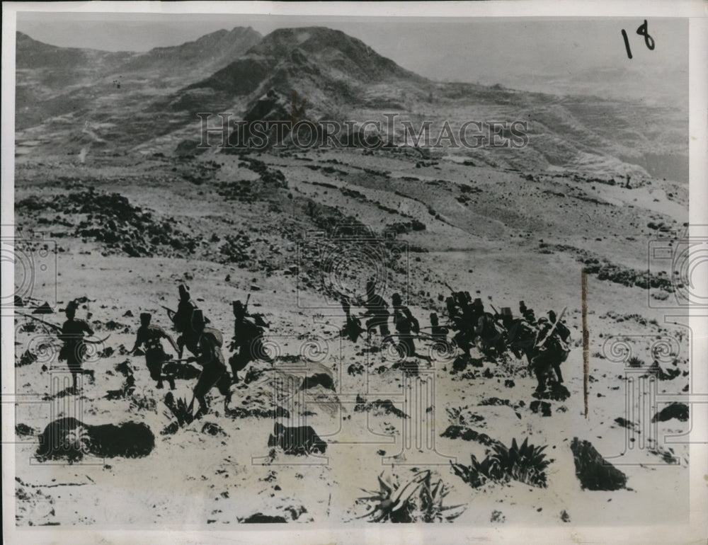 1935 Press Photo Native Askari troopos drive near Ethiopian city of Makale