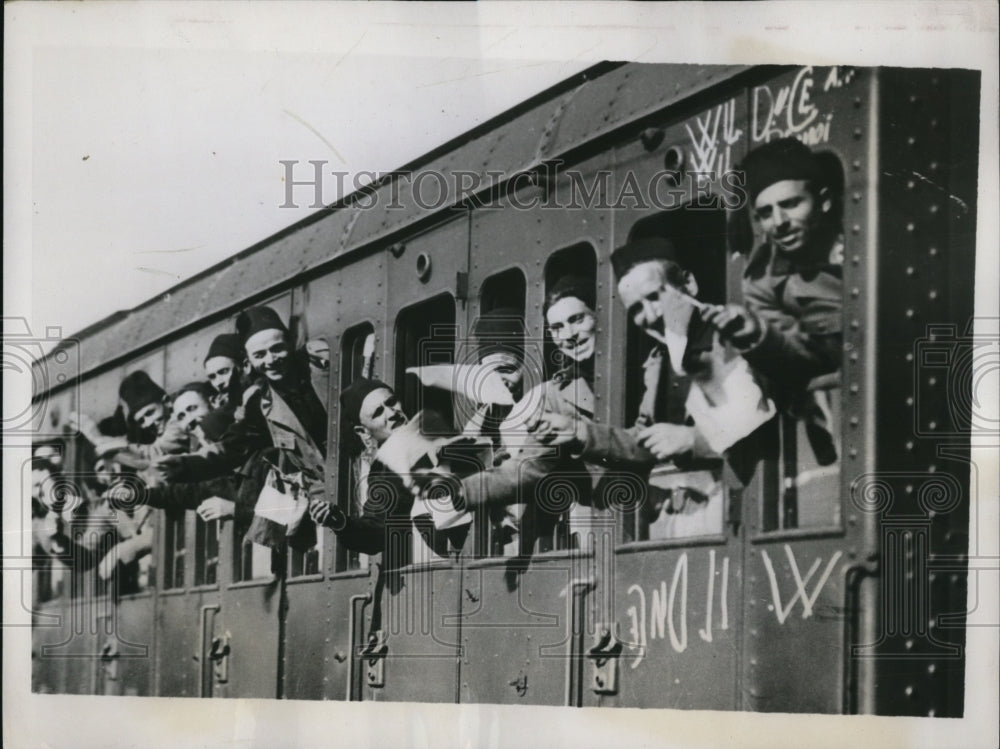 1935 Press Photo Wounded Veterans leave Rome to help Italian Armies Ethiopia- Historic Images