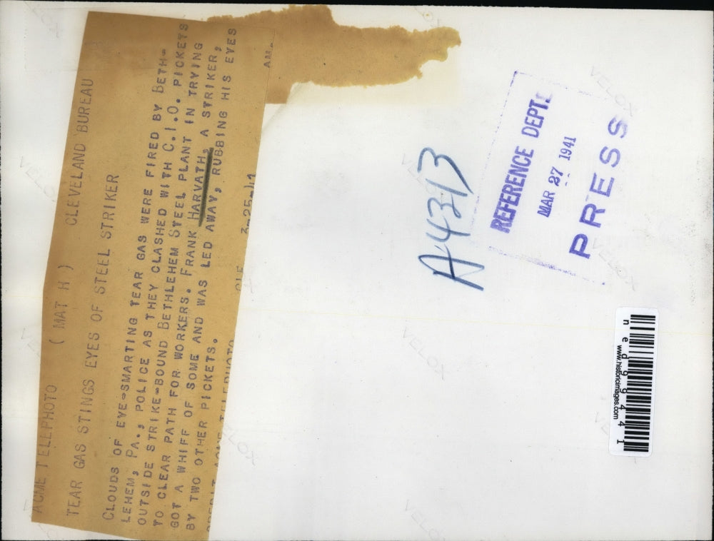 1945 Press Photo Frank Harvath was led away with teary eyes